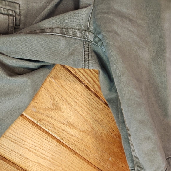 St. John's Bay size 34 green cargo shorts - Picture 6 of 11